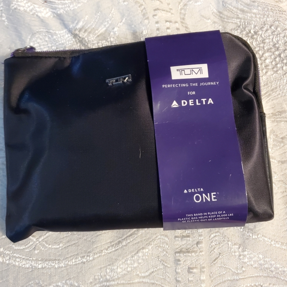 New TUMI Delta Black Zip Pouch Travel Case Toiletries Included